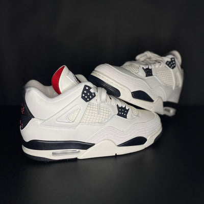 Air Jordan 4 Retro Flight Club